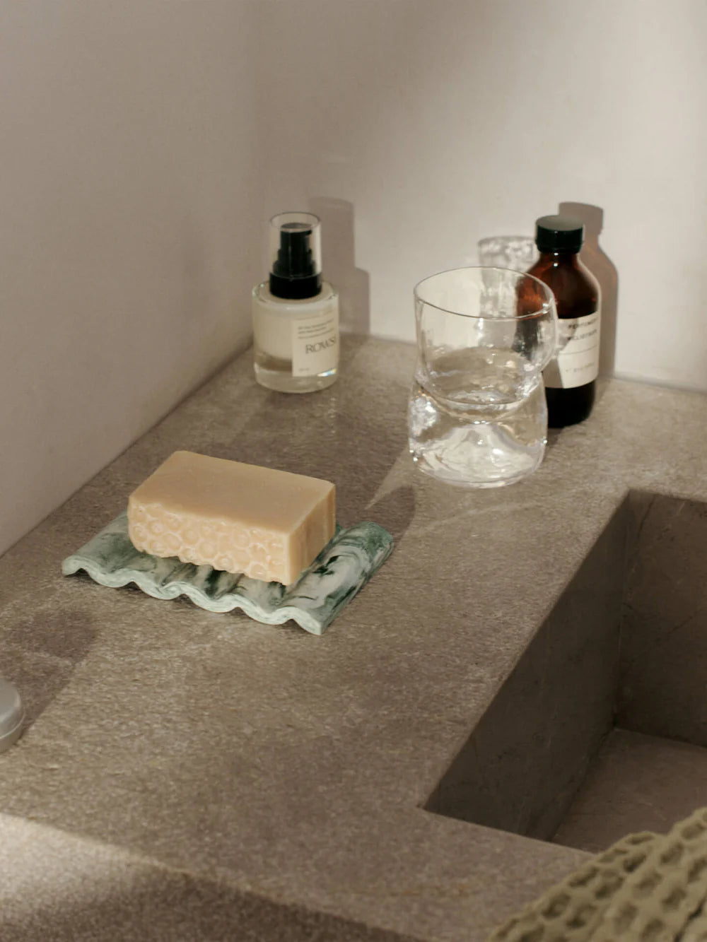 Mist soap dish - emerald off- white